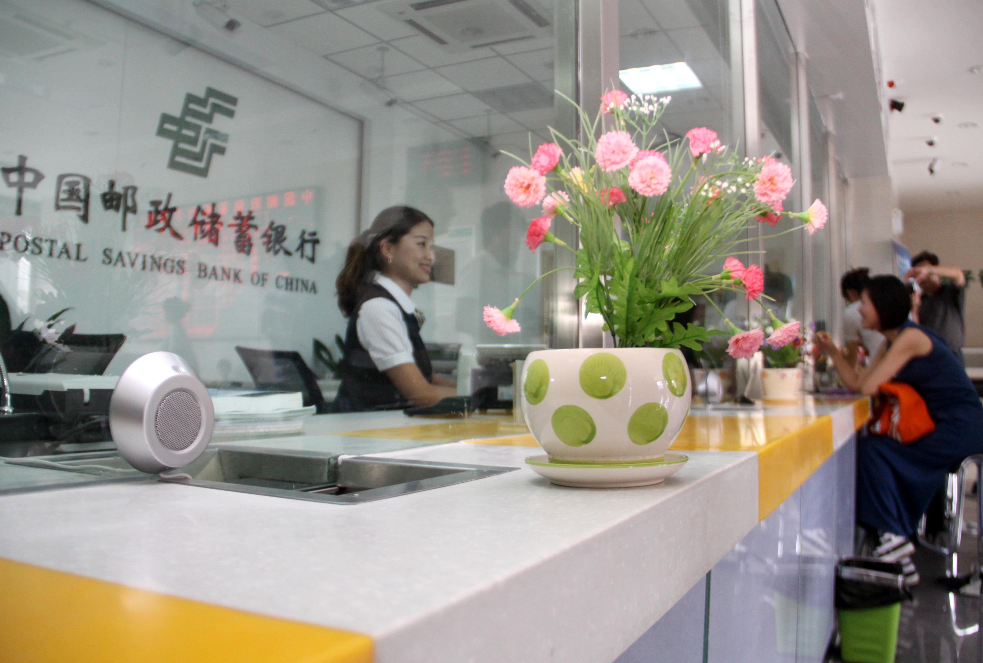 邮储银行充分发挥网络优势，提供便捷、优质的“三农”金融服务。图为邮储银行网点。.JPG