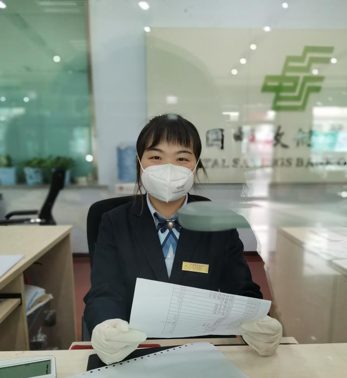 邮储银行吉林省分行就为全省营业网点配备了口罩,手套,消毒液,酒精